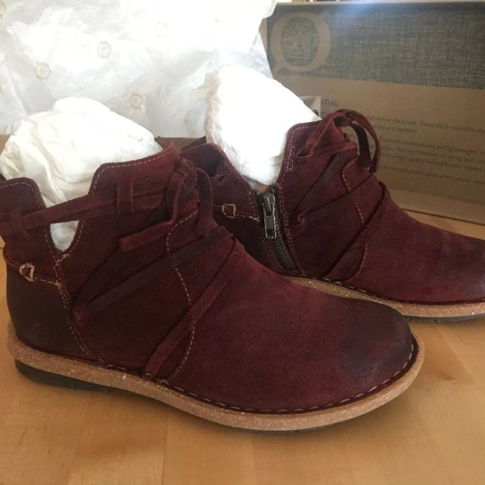Born Tarkiln Distressed Wine Size 6.5